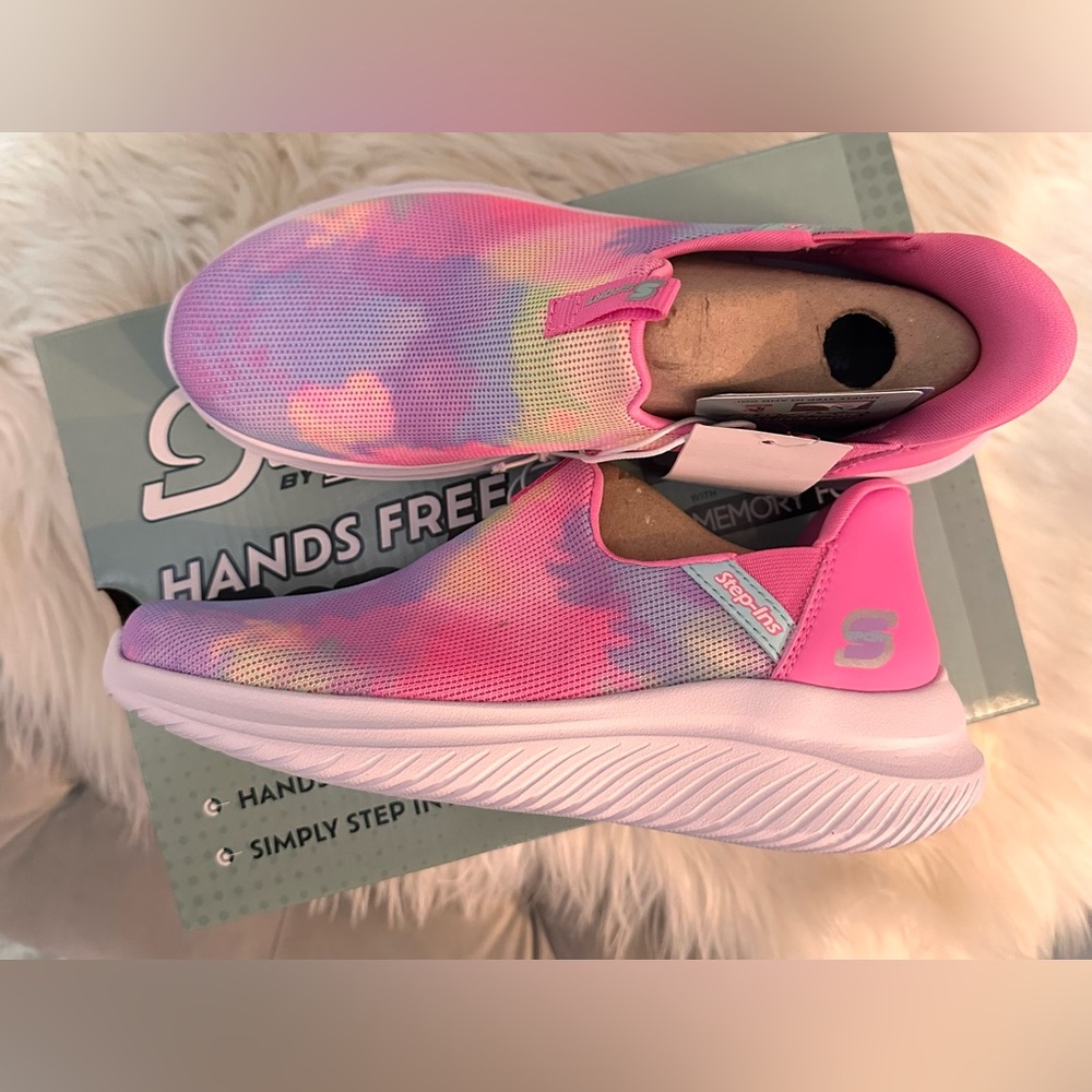 Skechers Girl’s Pink Step In Slip-On Sneakers Sz 2 NEW! - Picture 2 of 4